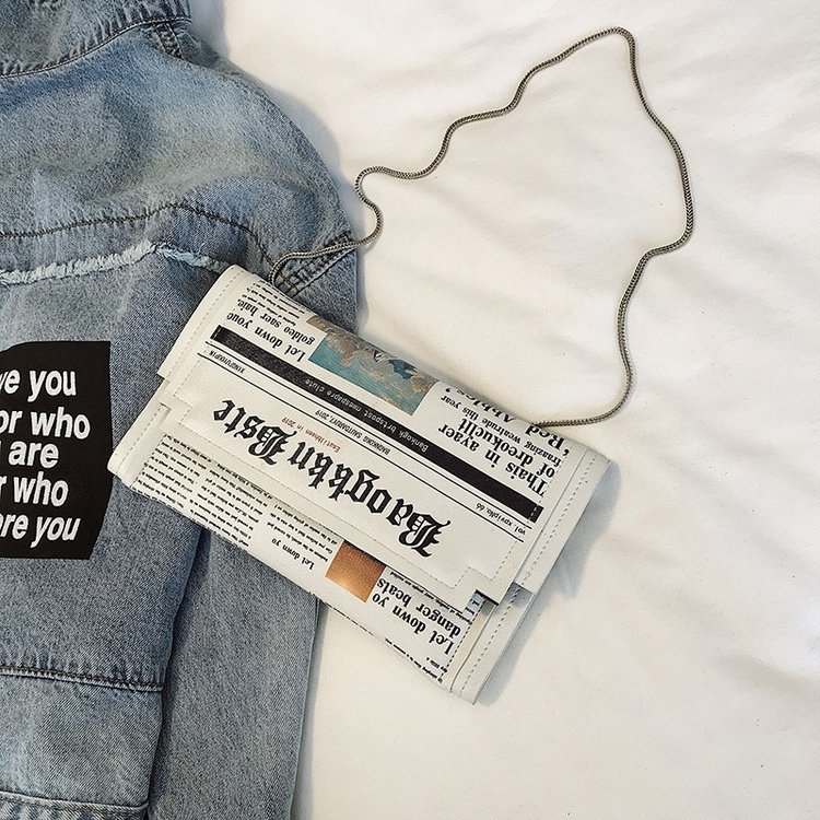 Newspapers modeling day clutch - đánh giá và giá Flap Bag Envelope
