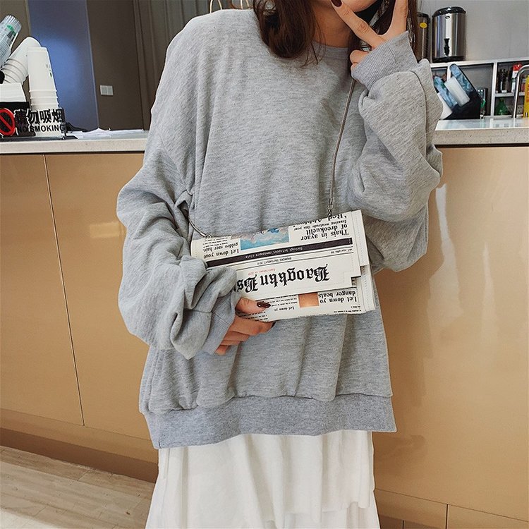 Newspapers modeling day clutch - đánh giá và giá Flap Bag Envelope