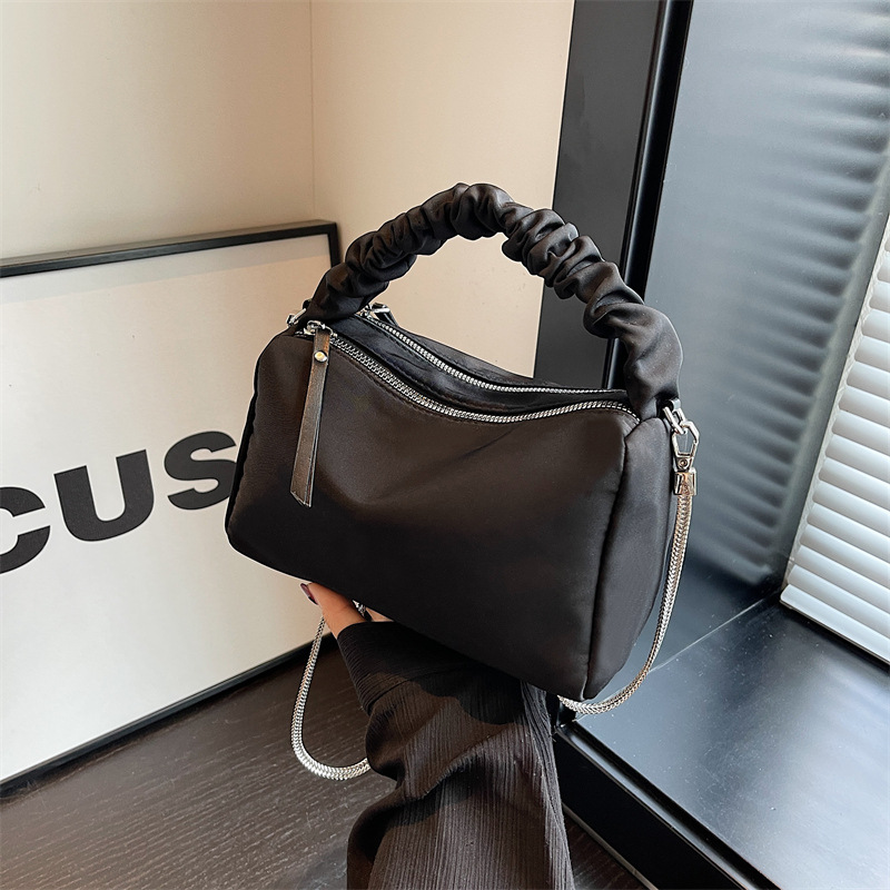 Custom Logo Nylon Cloud Handba - đánh giá và giá Women Bags Logo